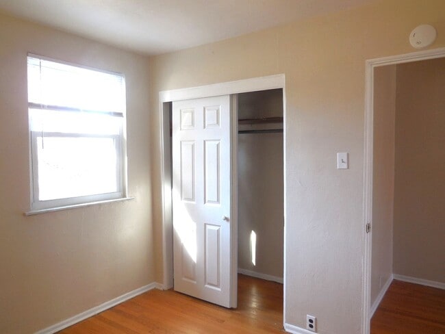 Building Photo - Two Bedroom Home with Large Yard and Updat...