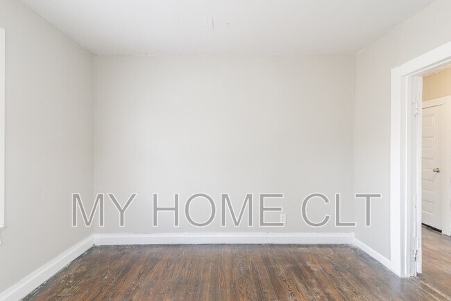 Building Photo - 1017 Holland Ave