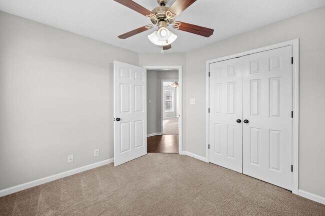 Building Photo - Spacious 3-Bedroom, 2-Bath Home with Over 2,000 Sq. Ft. in Oak Grove