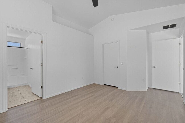 Building Photo - Bright & Inviting Tucson Home Near Davis-M...