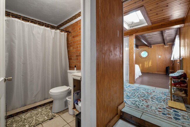 Building Photo - 1902 Sunset Ln