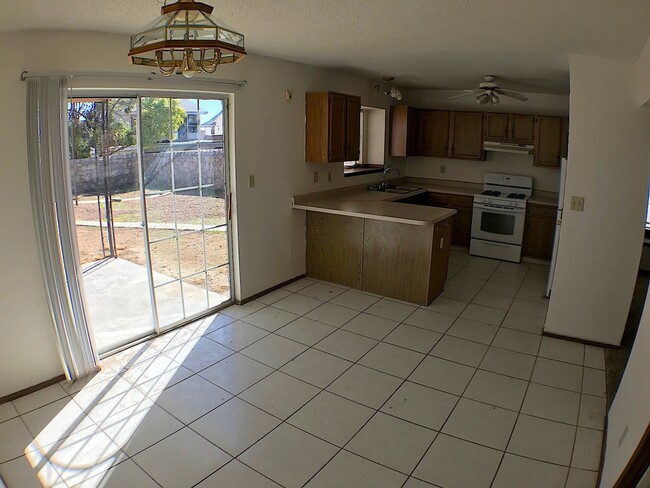 Building Photo - Northeast El Paso 3bed/2.5bath with Loft!