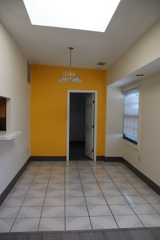 Building Photo - 21 Linden St