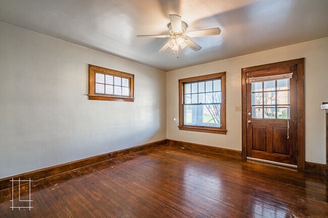 Building Photo - 1448 Summit St