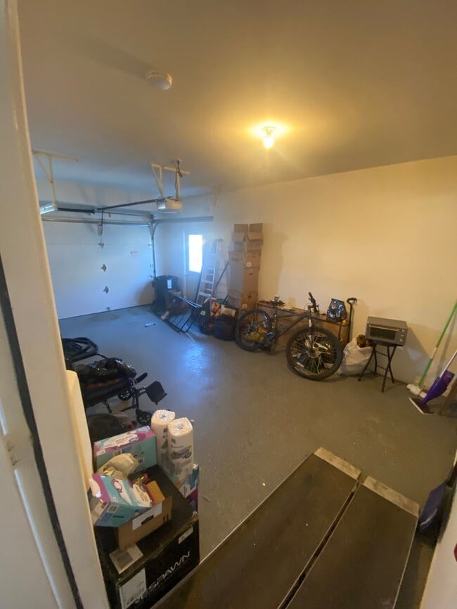 Building Photo - Nice Sinking Spring Larger Fenced Semi-Det...