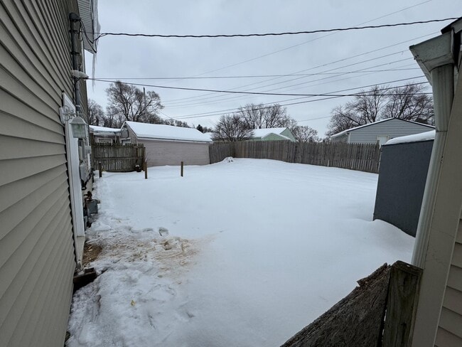 Building Photo - 416 E Chippewa Ave