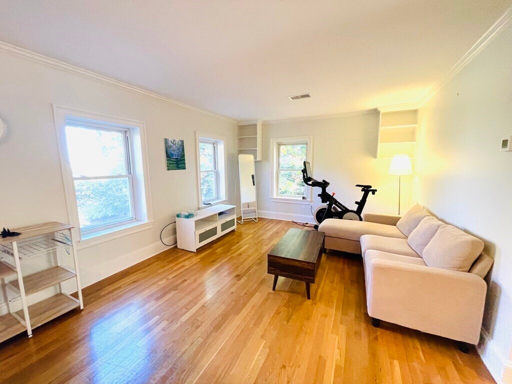 Building Photo - 416 Medford St