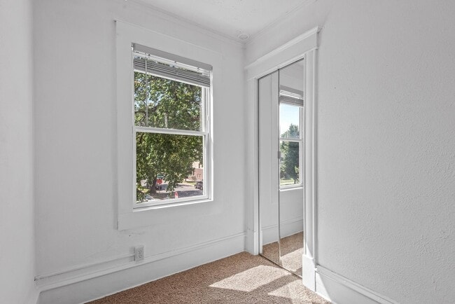 Building Photo - 3301 22nd Ave S