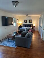 Building Photo - 2000 Rugby Ave