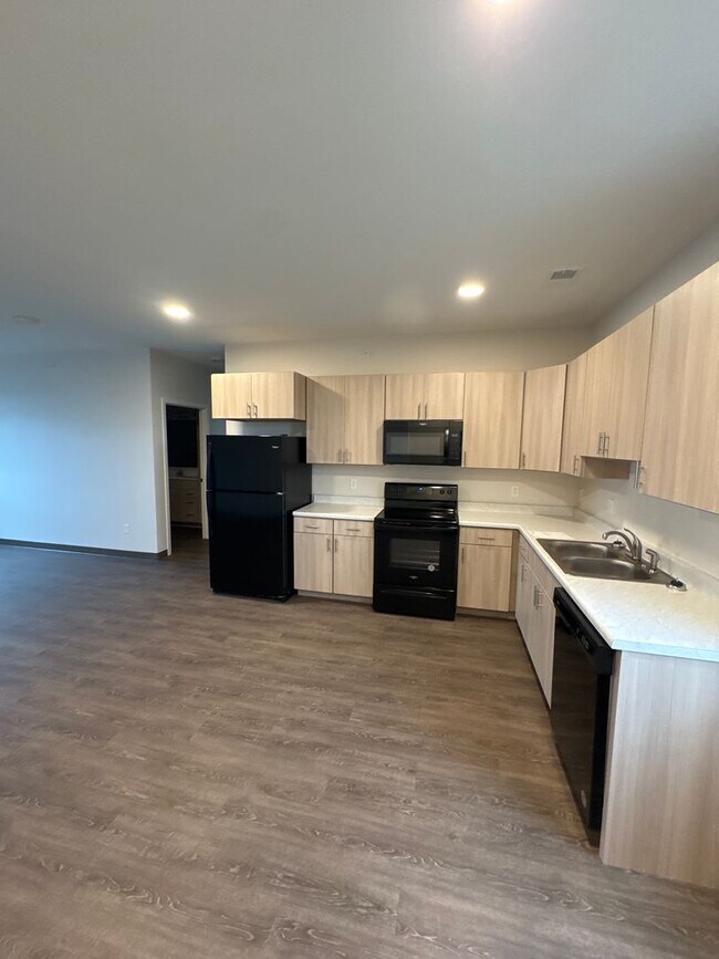 Building Photo - 2Bed 2 Bath - Windom Landing Under New Management