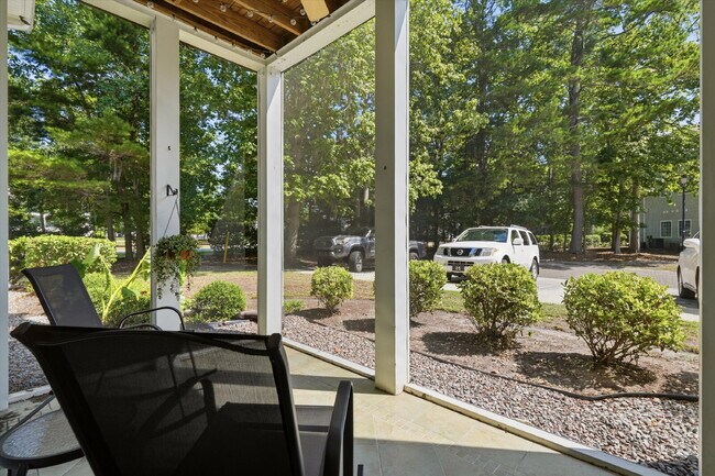 Building Photo - "Charming Fully Furnished 2-Bed Condo with & Granite Countertops in Charleston – 1320 Sq Ft of Co...