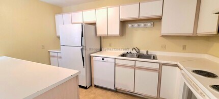 Building Photo - 305 Prairie Ave