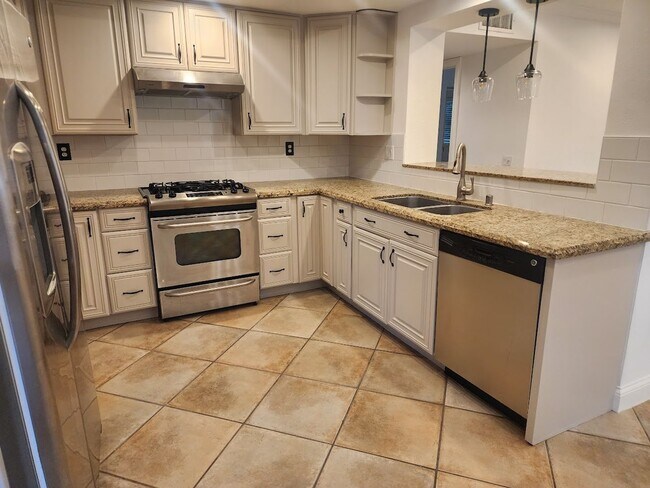 Building Photo - Gorgeous 5 Bedroom in Carmel Mtn Ranch in Gated Community