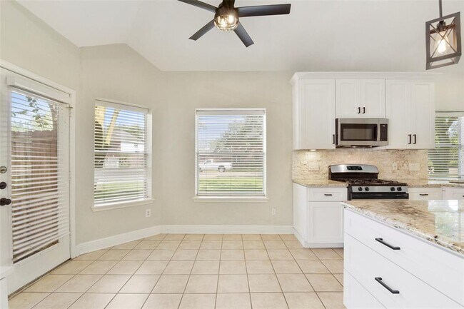 Building Photo - 4002 N Barnett Way