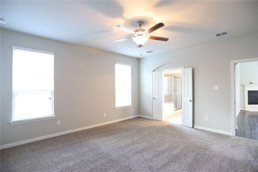 Building Photo - 15928 Holly Crk