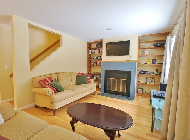 Building Photo - 141 Courtyard Ln