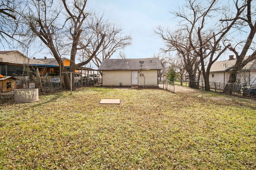 Building Photo - 809 SE 32nd St