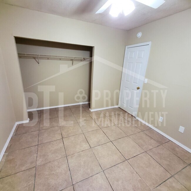 Building Photo - 243/244 Fritts Way