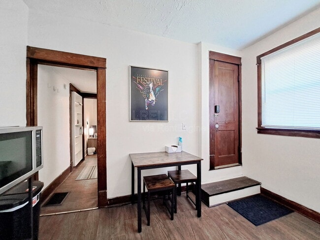 Building Photo - 1209 Central Ave