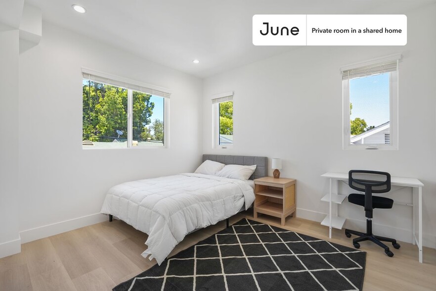 Primary Photo - Private bedroom in 4 bed/3 bath Home