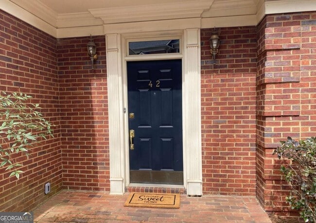 Building Photo - 7155 Roswell Rd