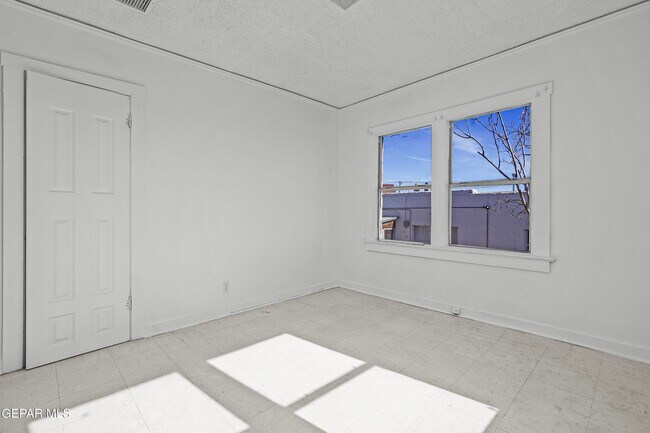 Building Photo - 3418 Frankfort Ave