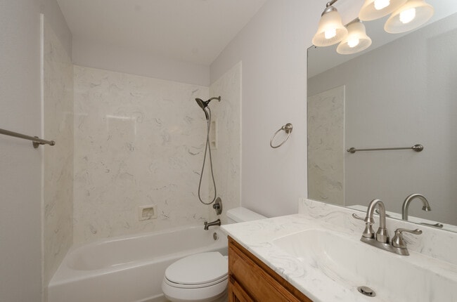 Building Photo - Updated 4 Bedroom 2 Bath home for Lease in...