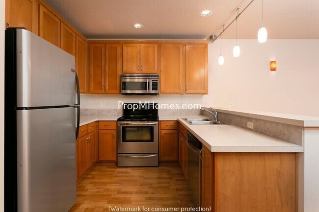 Building Photo - Light Filled One Bedroom Condo In Gresham!