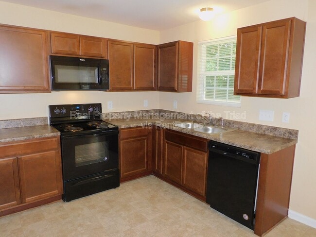 Building Photo - 3918 Mountainridge Dr