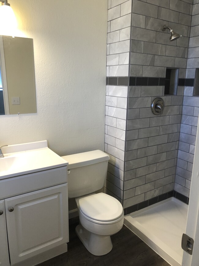 Master bath - 1889 12th Ave SW