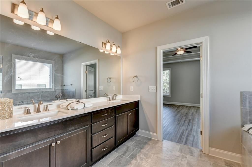 Building Photo - 840 Champagne Ln