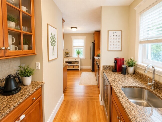 Building Photo - 71 Beechcroft St
