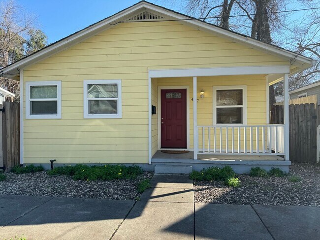 Building Photo - Available May 1st!  Bright Charmer in downtown Chico