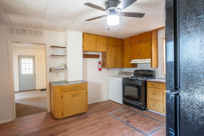 Building Photo - 1227 Green Bay St