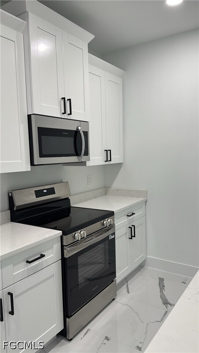 Building Photo - 4789 Golfview Blvd