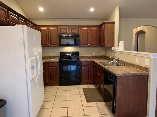 Building Photo - Beautiful Brick 3 Bed 2 Bath for Rent in F...