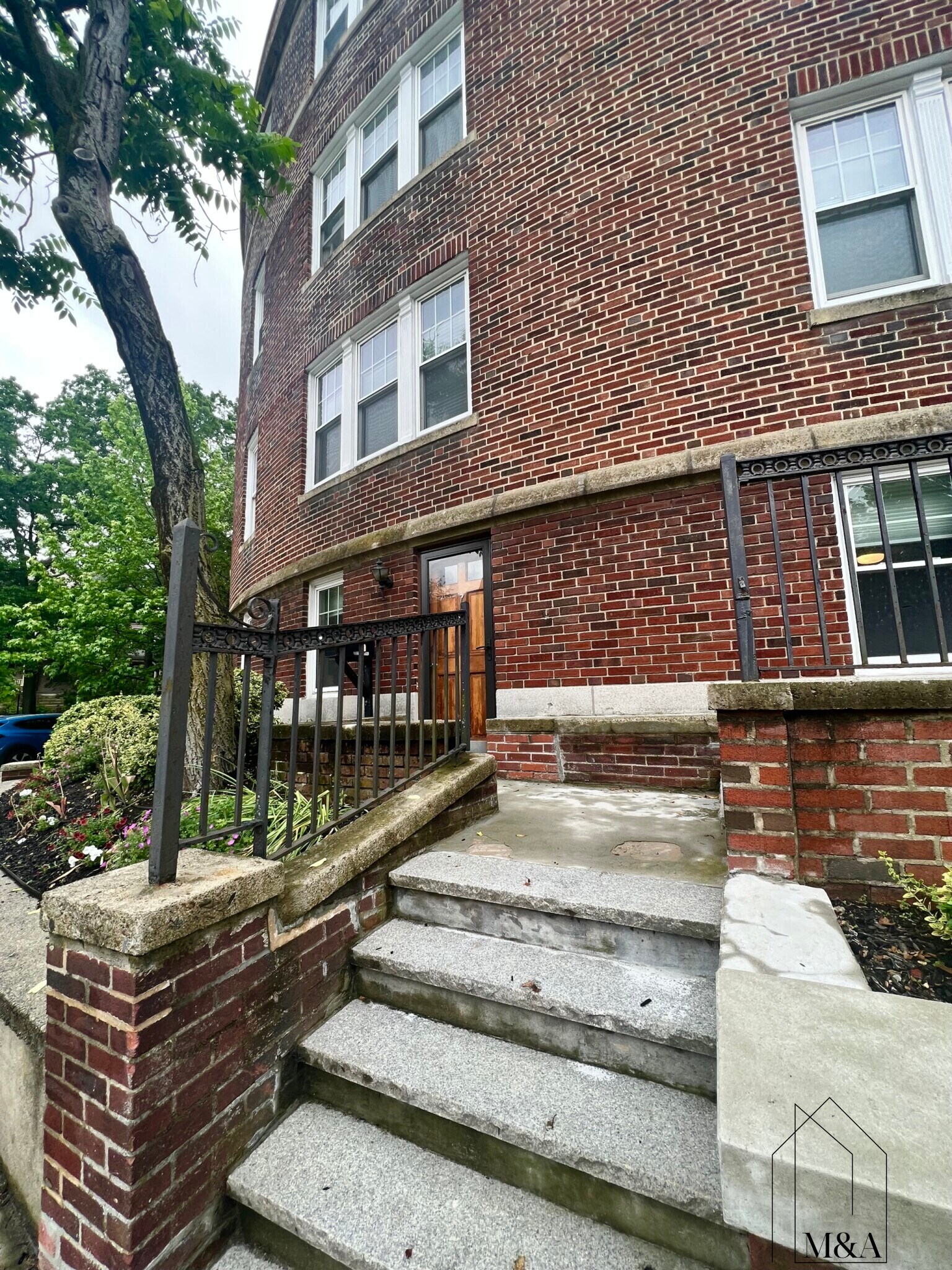 Building Photo - 576 Washington St