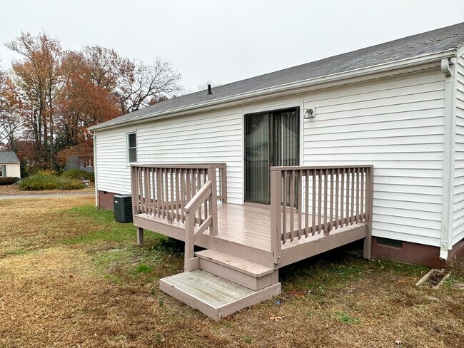Building Photo - Move-In Ready on Large Corner Lot!