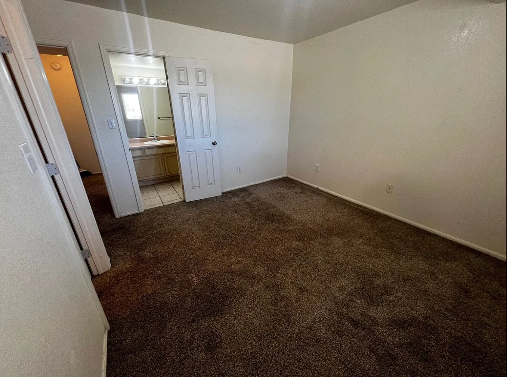 Building Photo - 593 S Aguilar Dr