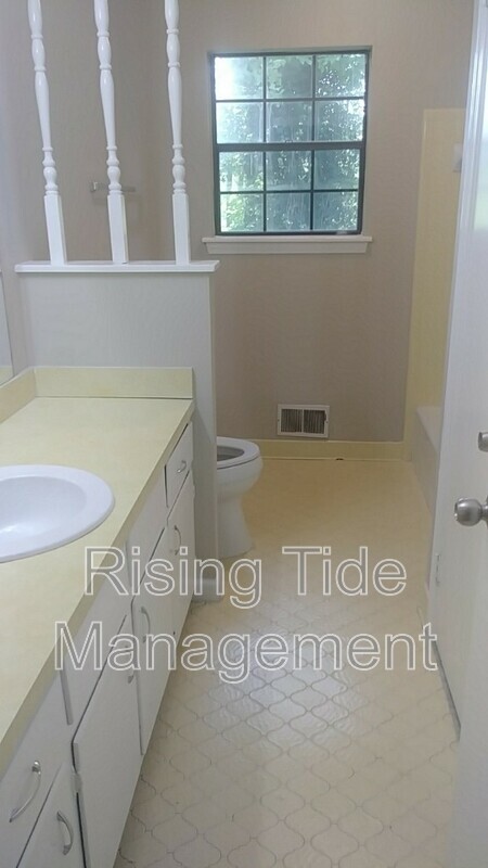 Building Photo - 627 Tambay Dr