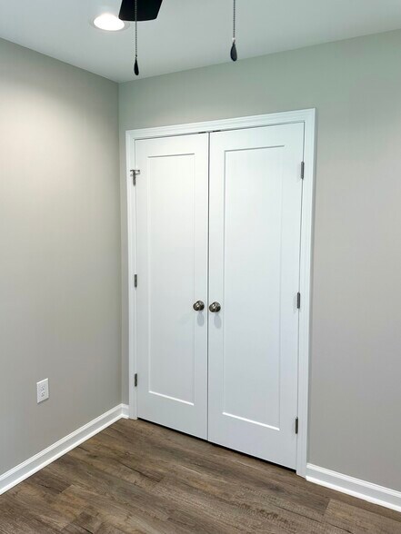 Double door closet - 2217 Kenwood Blvd SE