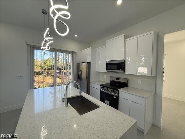 Building Photo - 207 W 15th St