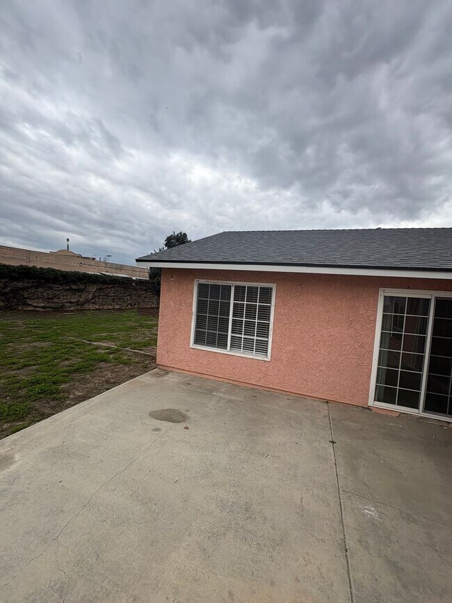 Building Photo - Don't miss out on this single story in Ontario- completely remodeled!