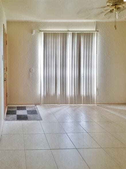 Building Photo - 8224 Campanella Dr