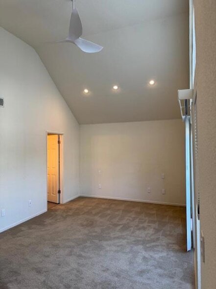 Building Photo - 511 N San Mateo Dr