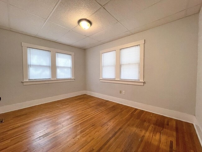 Building Photo - 3 Bedroom With Oversized Garage