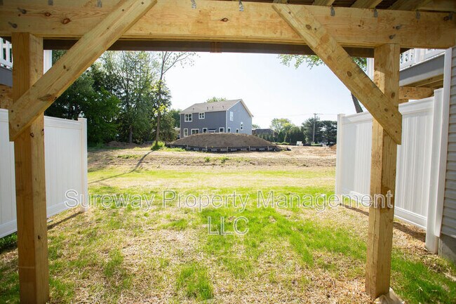 Building Photo - 8 Foxwood Dr