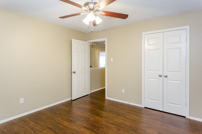 Building Photo - 6926 Shady Ln