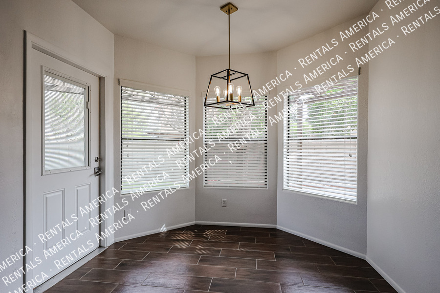 Building Photo - 967 E Rockwell Dr