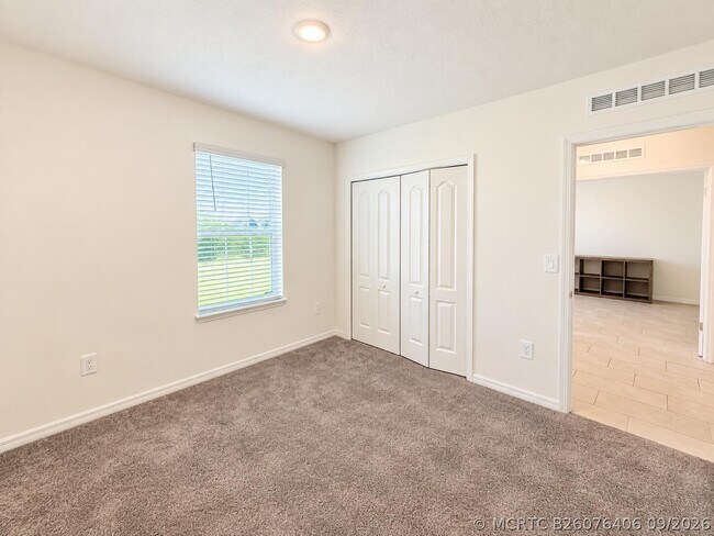 Building Photo - 1025 SW Sarto Ln